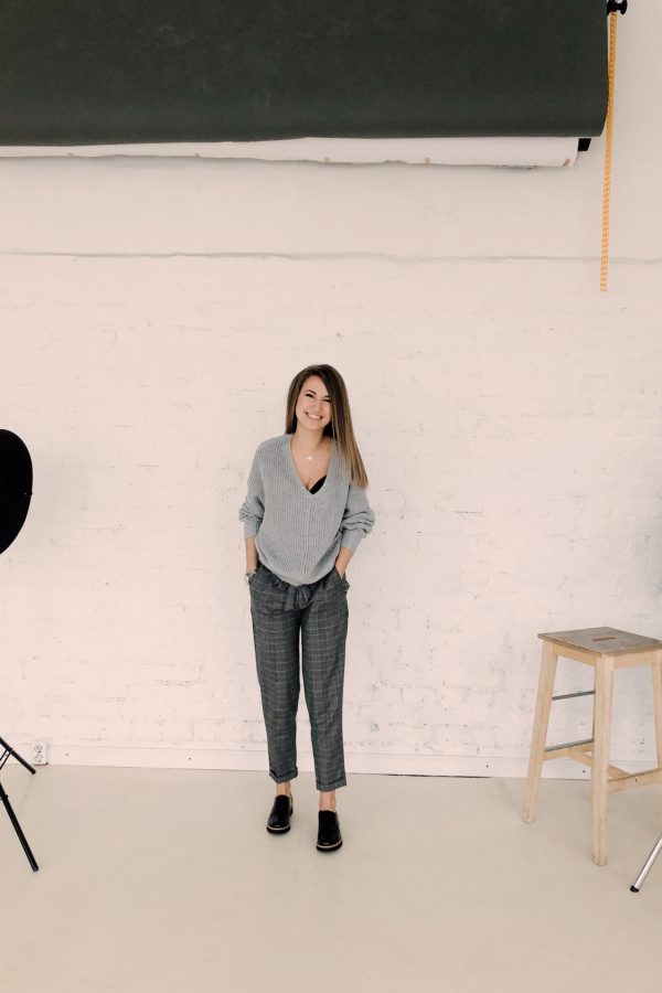 photo-of-woman-wearing-gray-sweater-1029810.jpg photo-of-woman-wearing-gray-sweater-1029810.jpg